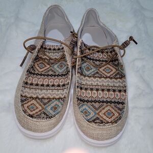 NWOT- Boho Aztec Patterned with Burlap-Look Slip-On Shoes Size 10.5